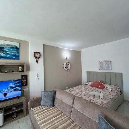 Beach Studio Durres Seaview Buitenkant foto